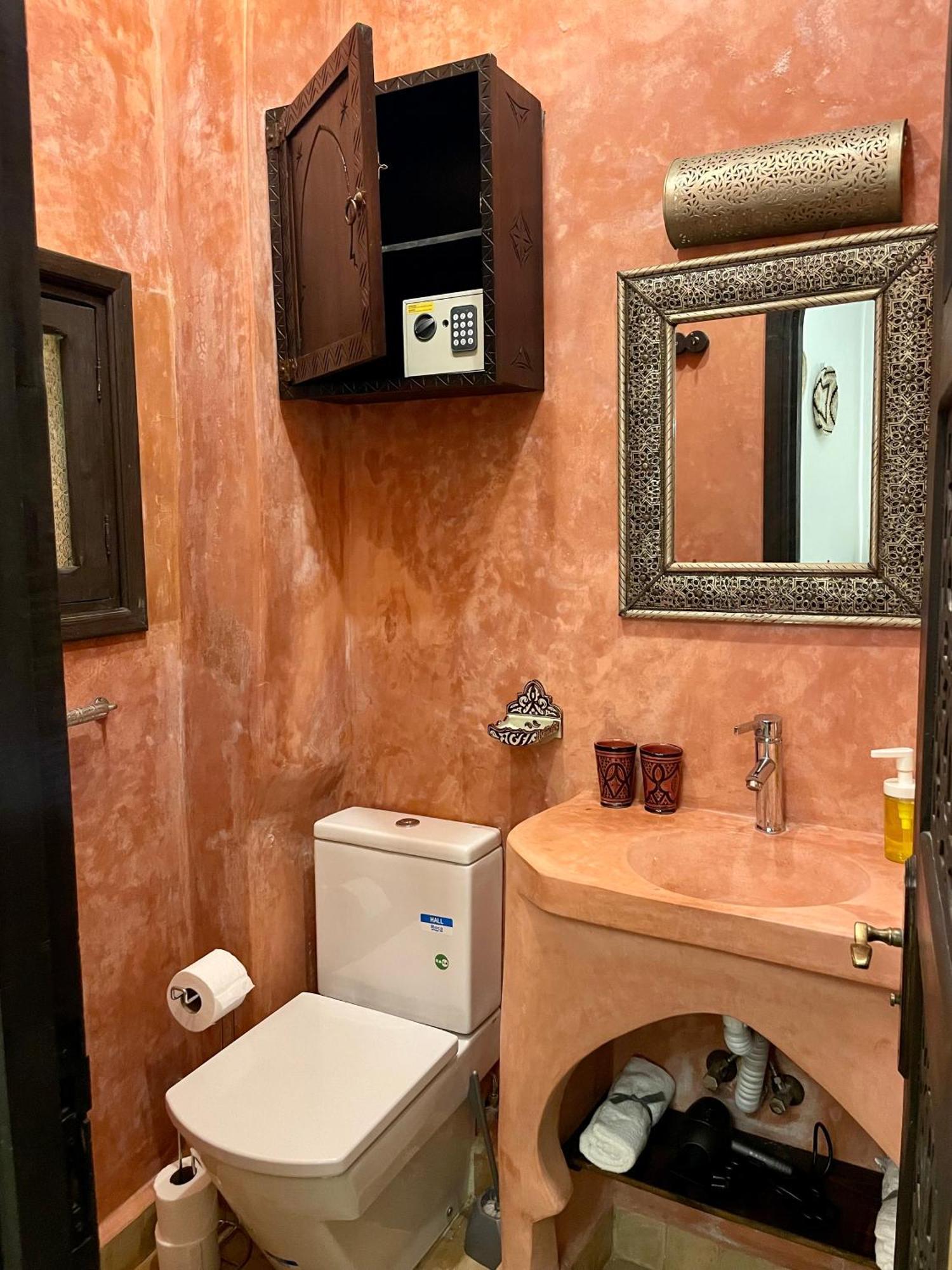 House In Old Medina For 10 Guests *